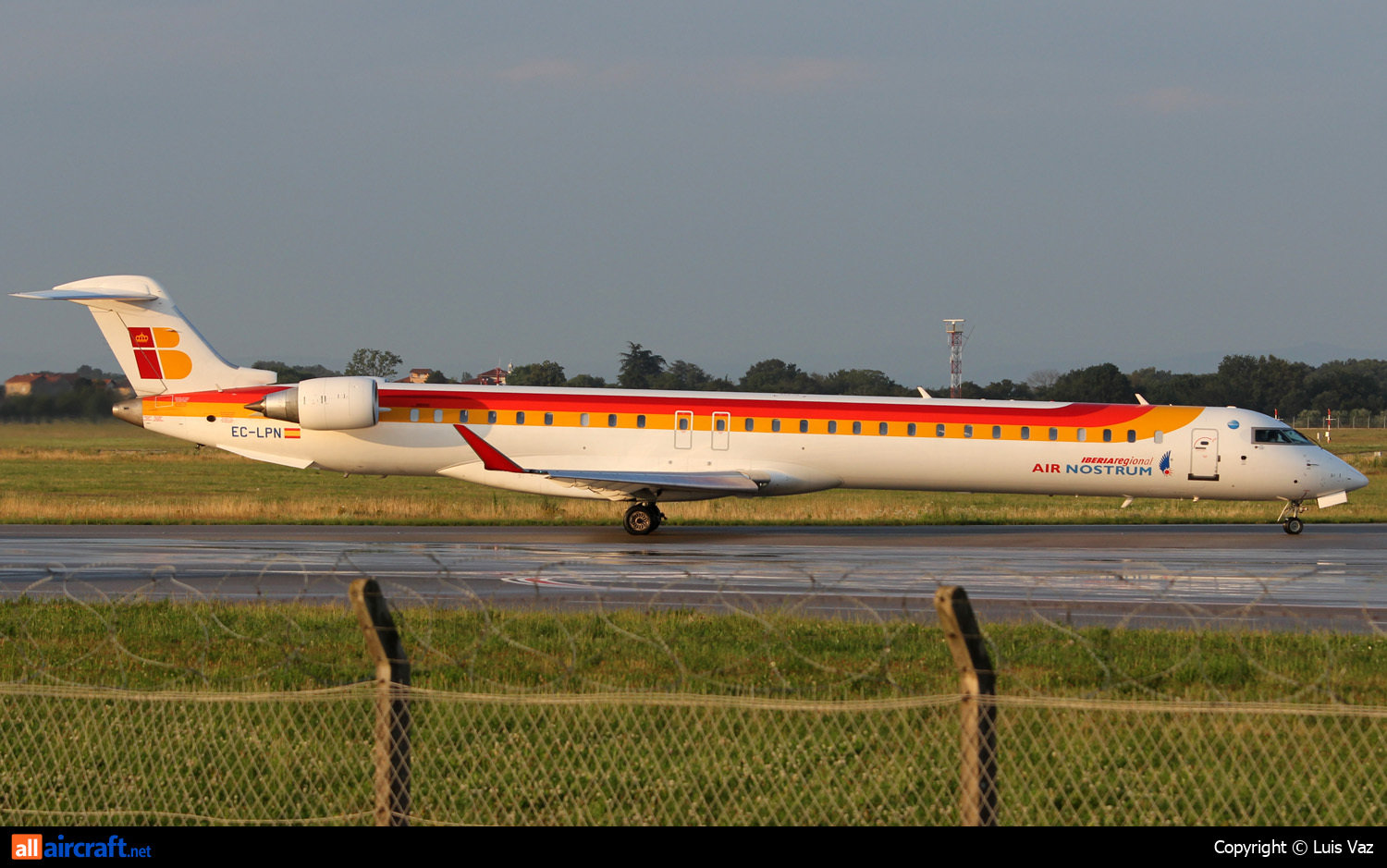 EC-LPN · Bombardier CRJ-1000 · (LYS / LFLL)