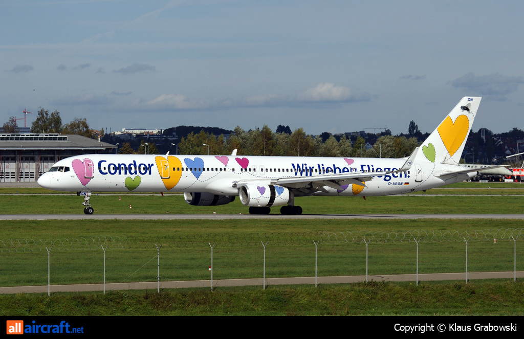 D-ABON · Boeing 757-330 · (STR / EDDS)