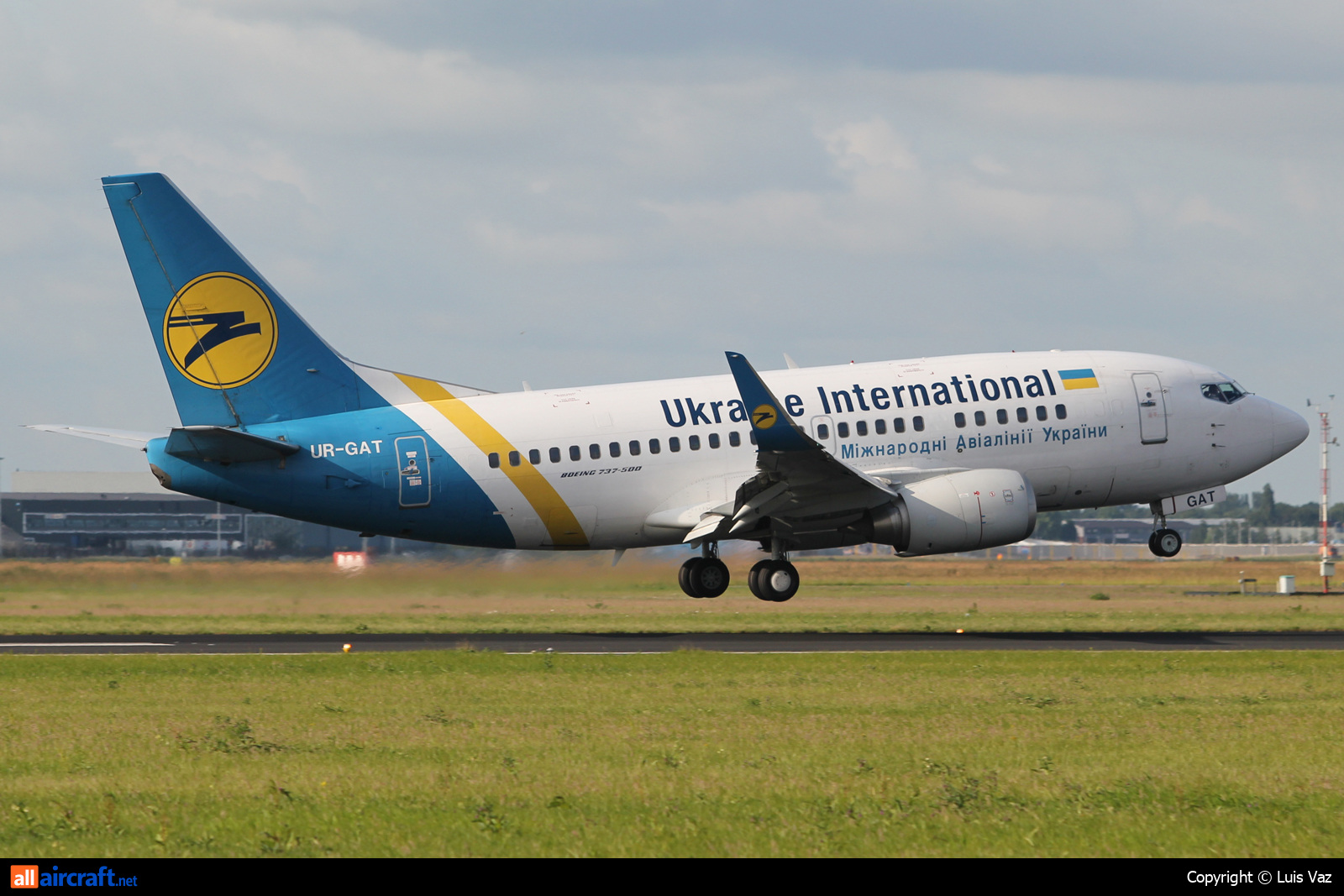 UR-GAT · Boeing 737-528(WL) · (AMS / EHAM)