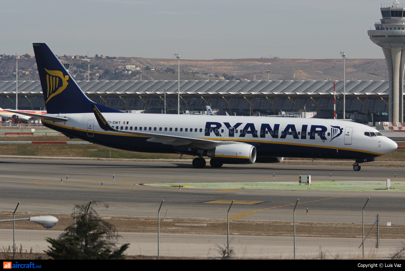 EI-DWY · Boeing 737-8AS(WL) · (MAD / LEMD)