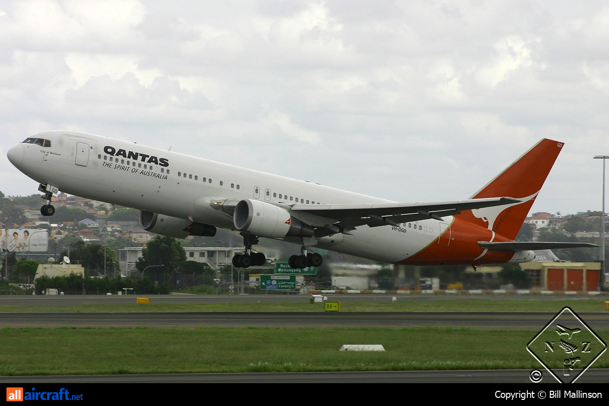VH-OGD · Boeing 767-338/ER · (SYD / YSSY)