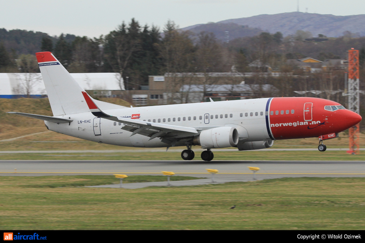 LN-KHC · Boeing 737-31S(WL) · (SVG / ENZV)
