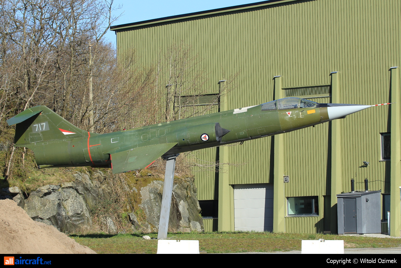 717 · Lockheed CF-104 Starfighter · (SVG / ENZV)