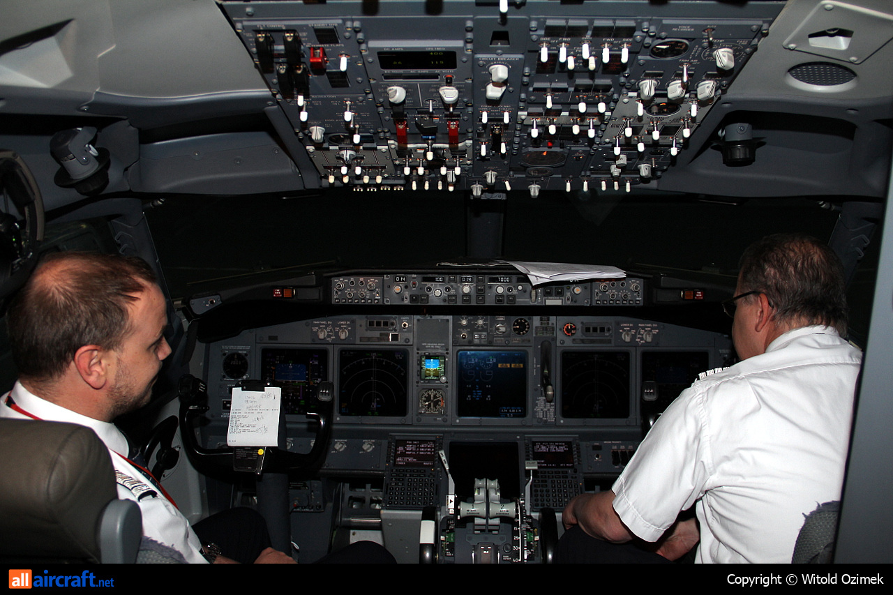 LN-NOV · Boeing 737-8FZ(WL) · (OSL / ENGM)