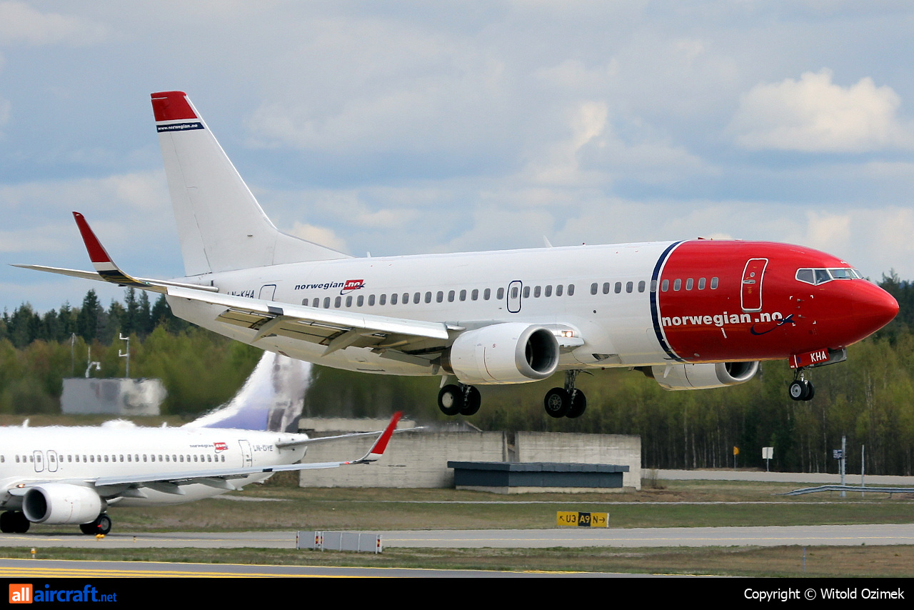 LN-KHA · Boeing 737-31S(WL) · (OSL / ENGM)