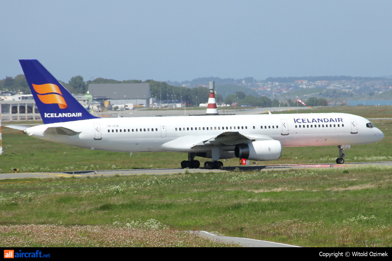 TF-FIK · Boeing 757-2Y0 · (SVG / ENZV)