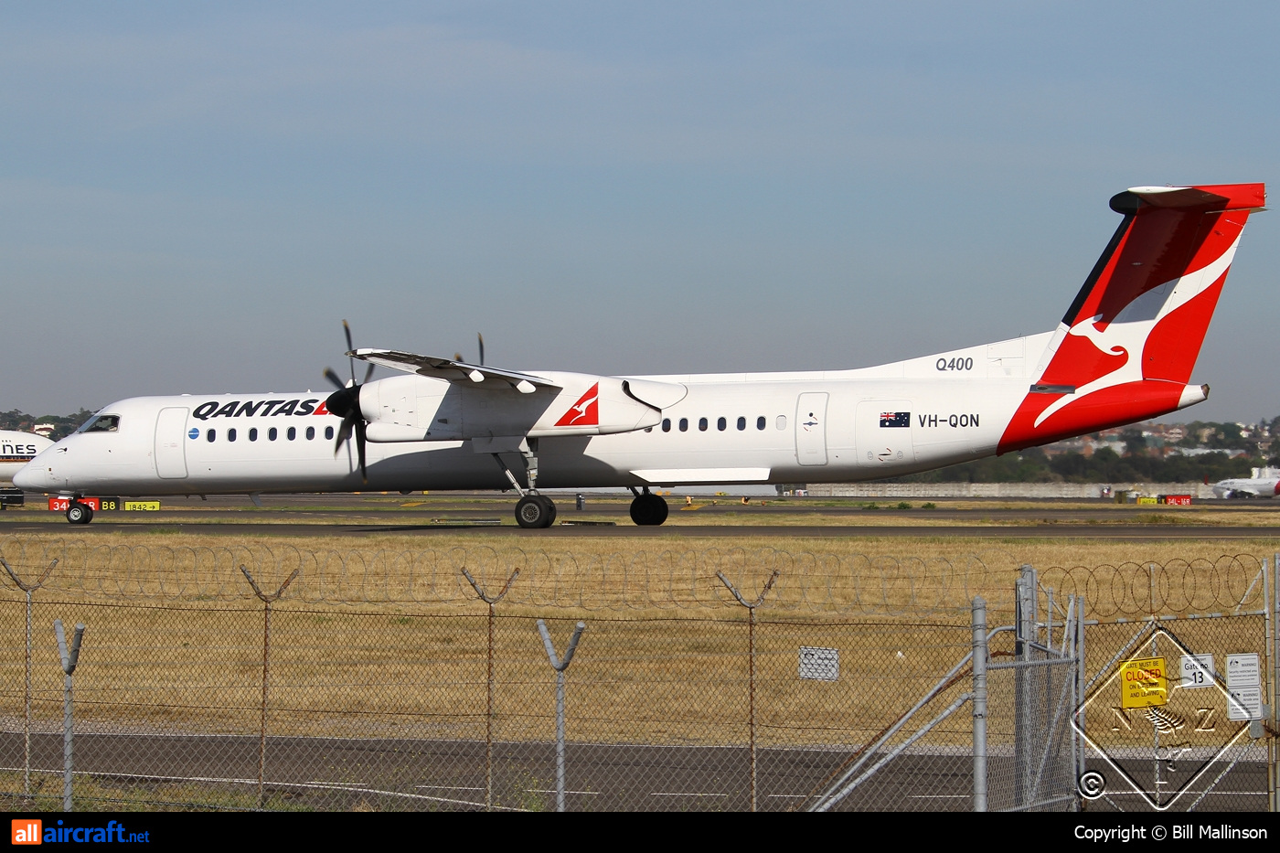 VH-QON · Bombardier Dash 8-Q402 · (SYD / YSSY)