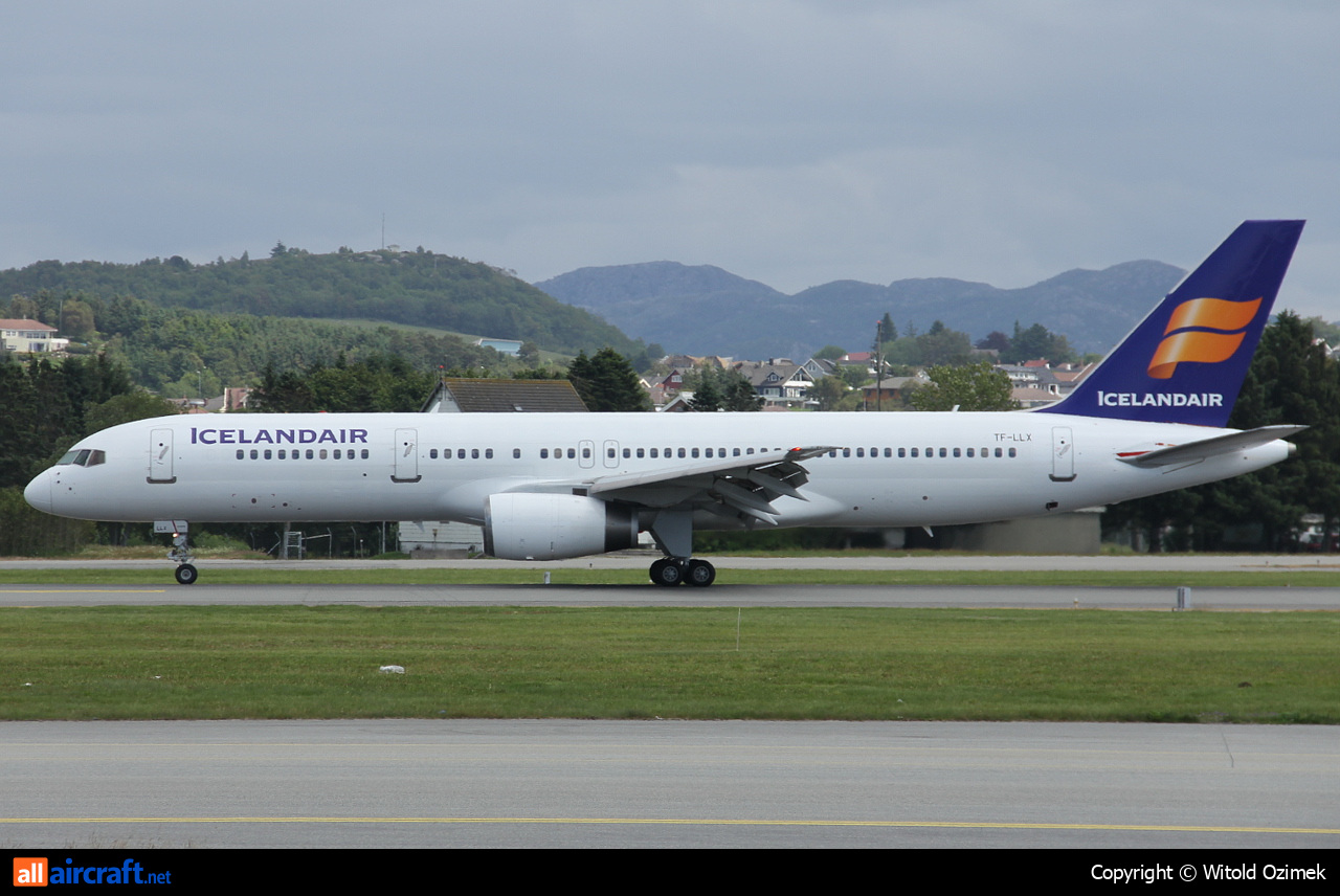 TF-LLX · Boeing 757-256 · (SVG / ENZV)