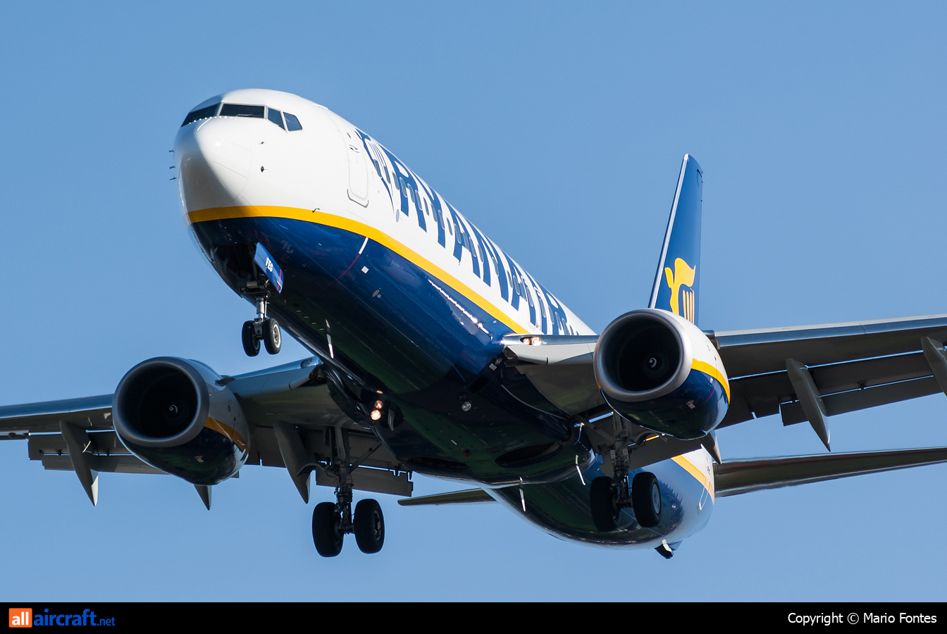 EI-FEG · Boeing 737-8AS(WL) · (OPO / LPPR)