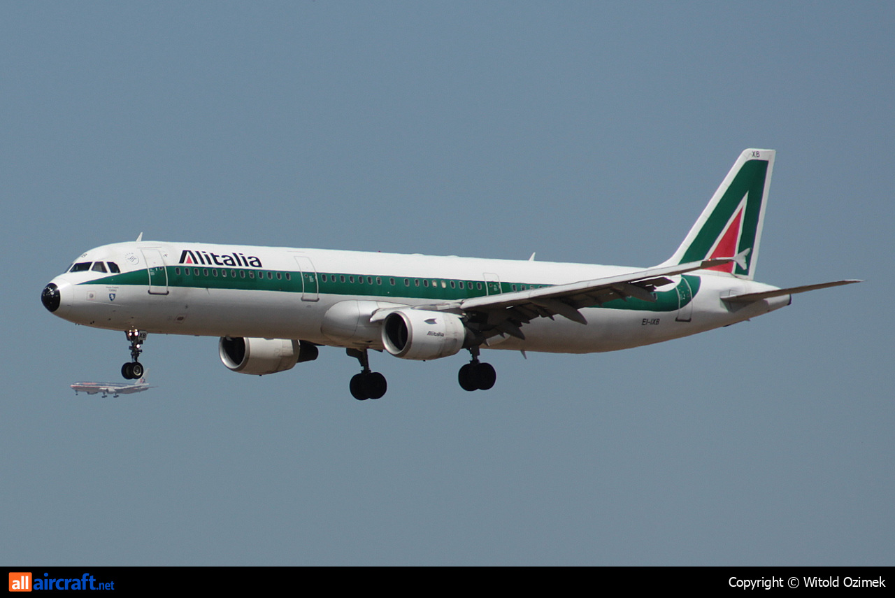 EI-IXB · Airbus A321-112 · (FCO / LIRF)