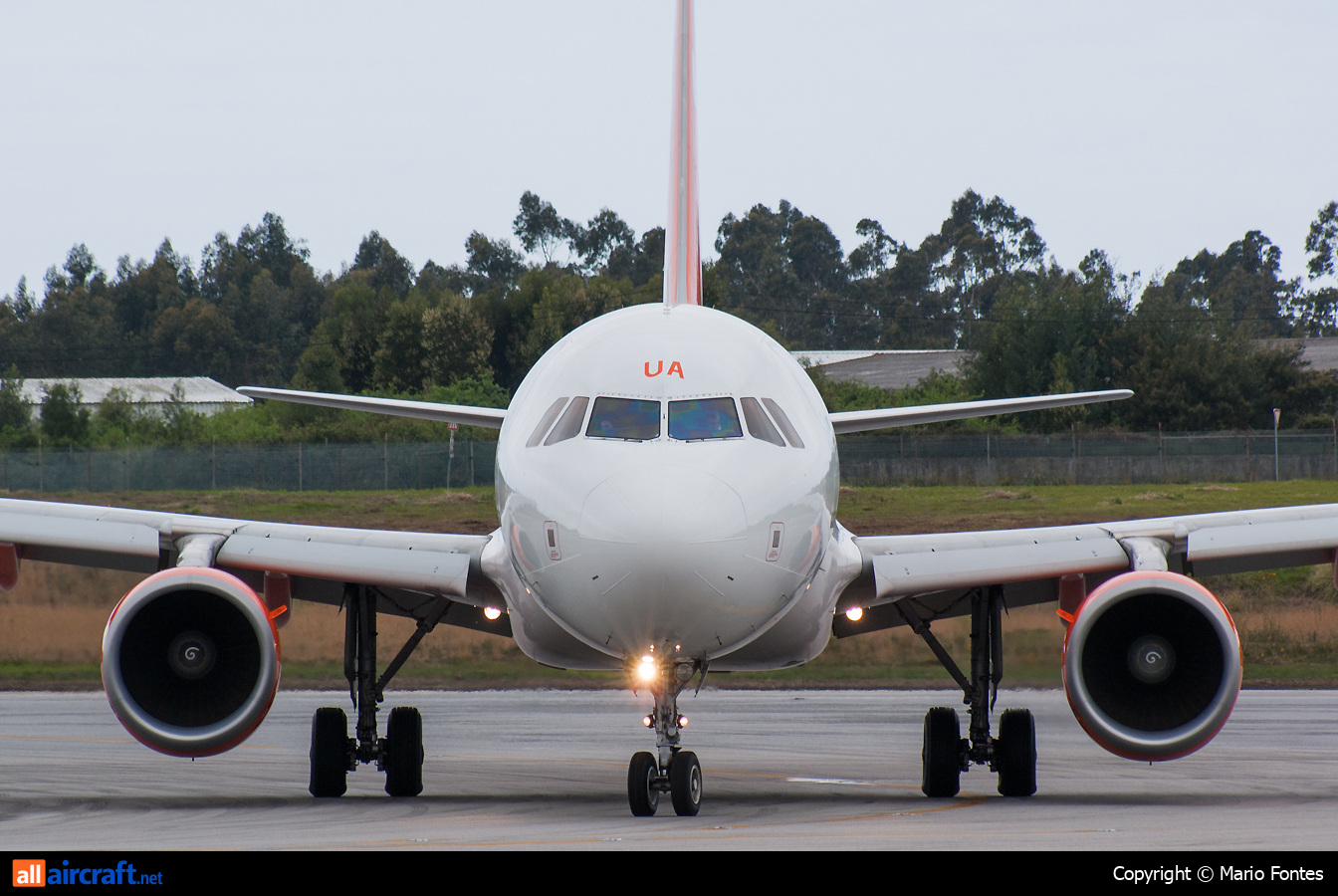 G-EZUA · Airbus A320-214 · (OPO / LPPR)