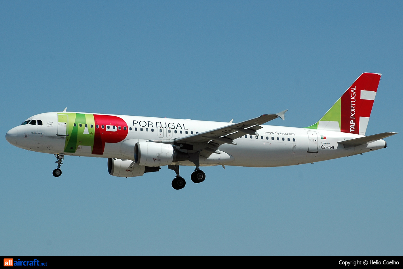 CS-TNI · Airbus A320-214 · (LIS / LPPT)