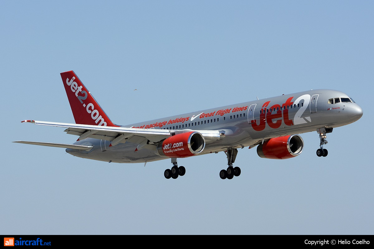 G-LSAA · Boeing 757-236 · (FAO / LPFR)