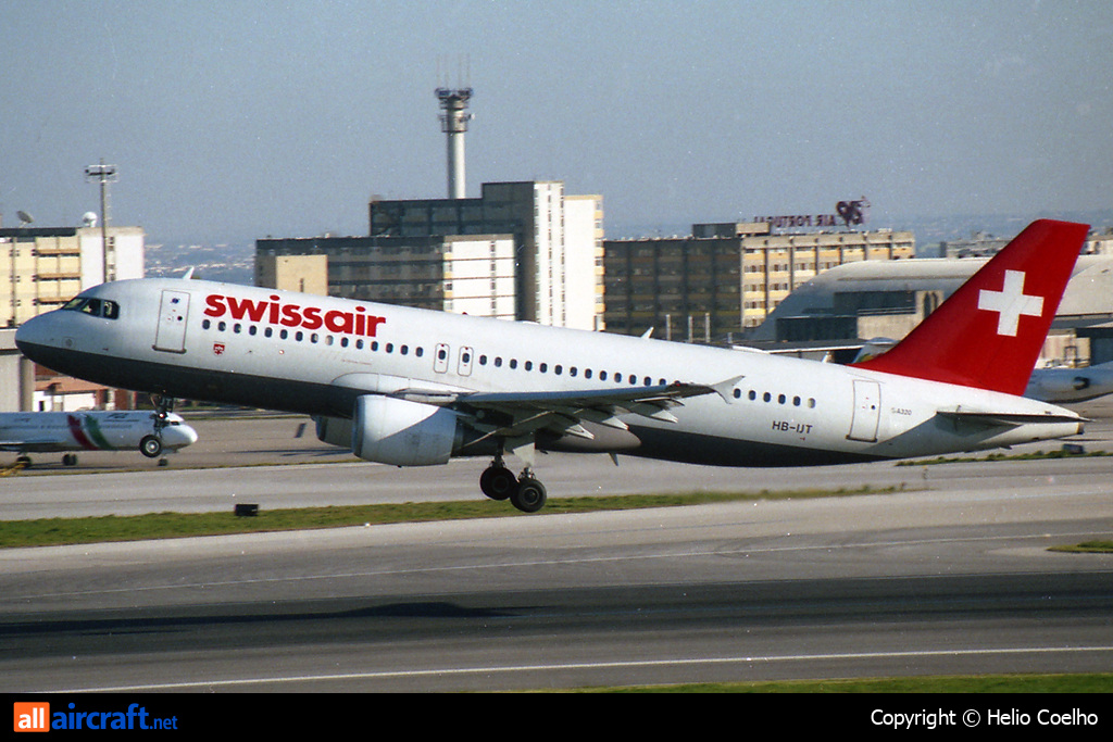 HB-IJT · Airbus A320-214 · (LIS / LPPT)