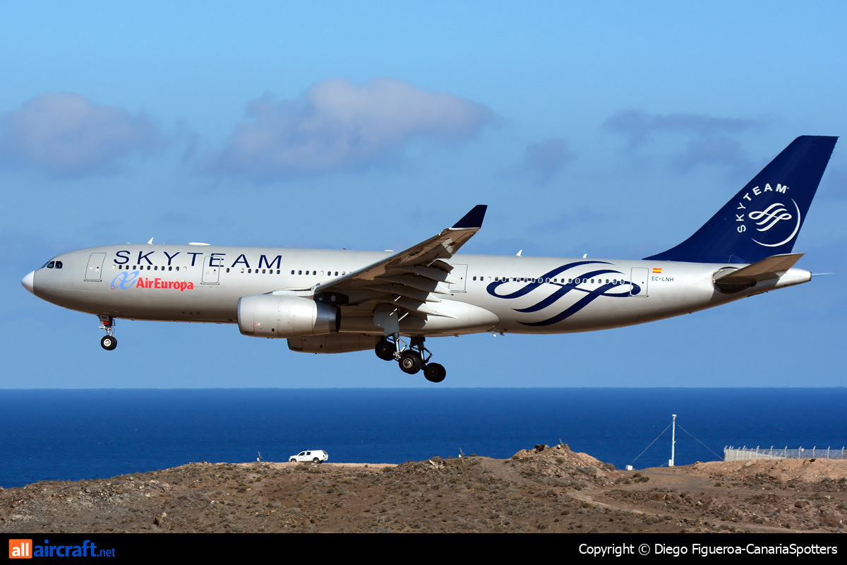EC-LNH · Airbus A330-243 · (LPA / GCLP)