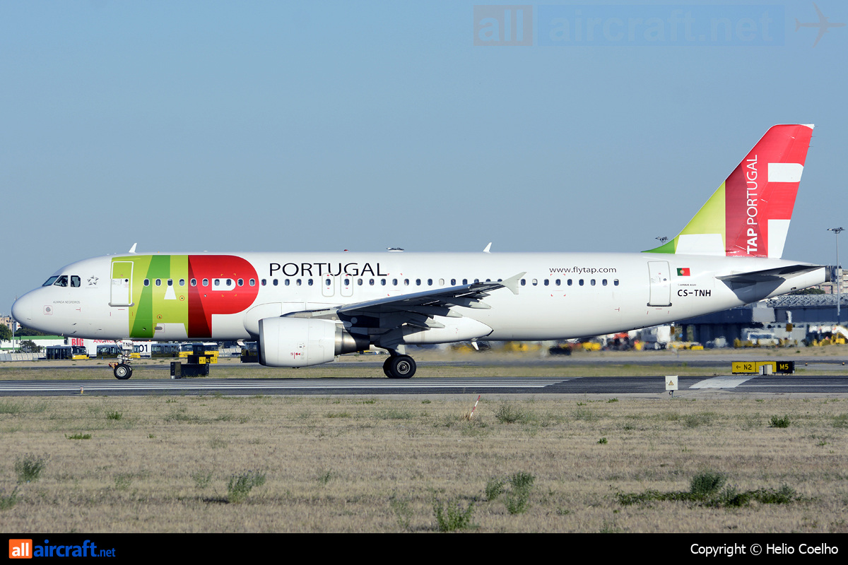CS-TNH · Airbus A320-214 · (LIS / LPPT)