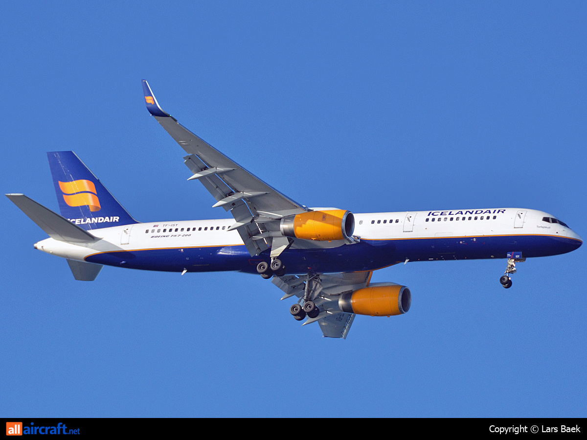 TF-ISY · Boeing 757-223(WL) · (CPH / EKCH)