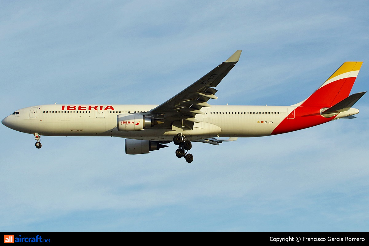 EC-LZX · Airbus A330-302 · (LPA / GCLP)