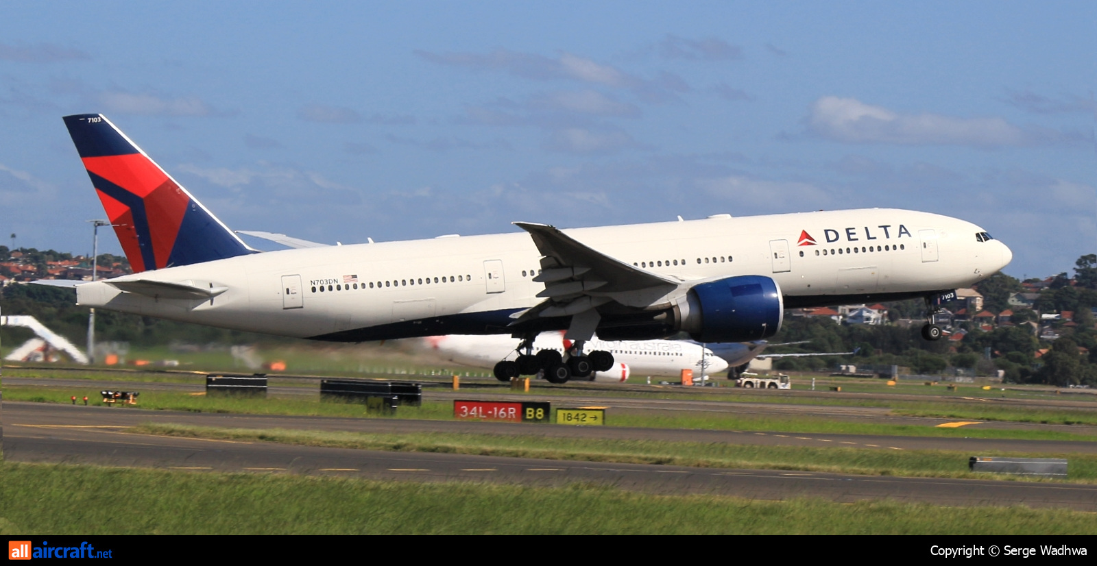 N703DN · Boeing 777-232 · (SYD / YSSY)