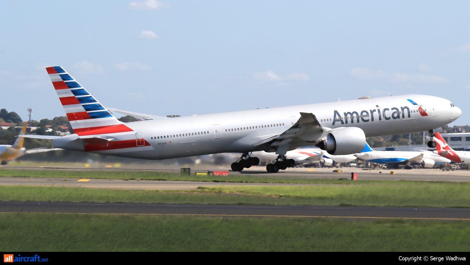 N717AN · Boeing 777-323/ER · (SYD / YSSY)