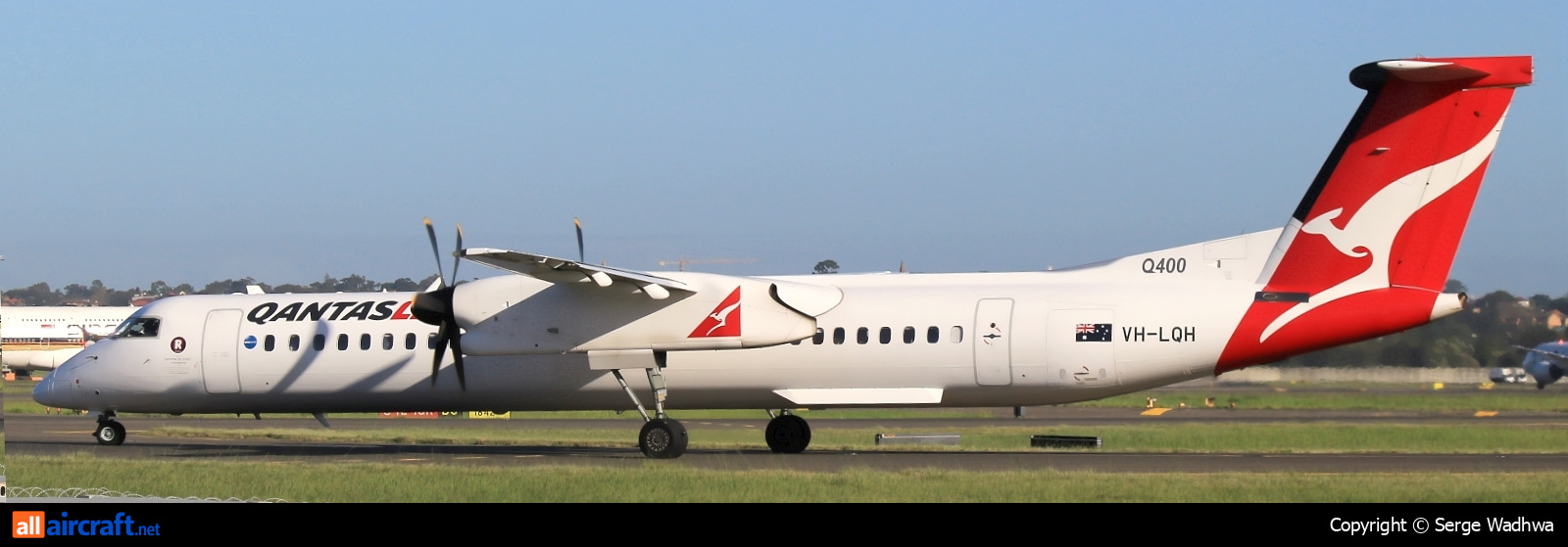VH-LQH · Bombardier Dash 8-Q402 · (SYD / YSSY)