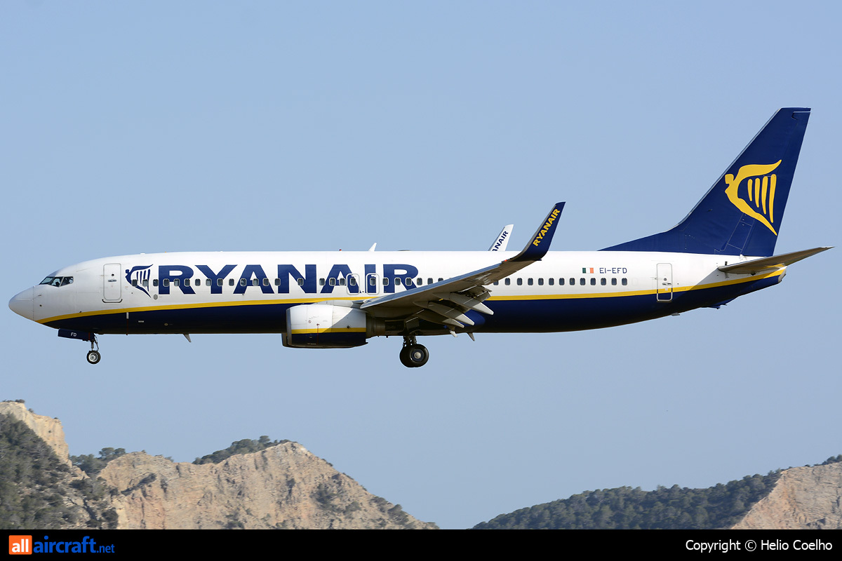EI-EFD · Boeing 737-8AS(WL) · (IBZ / LEIB)