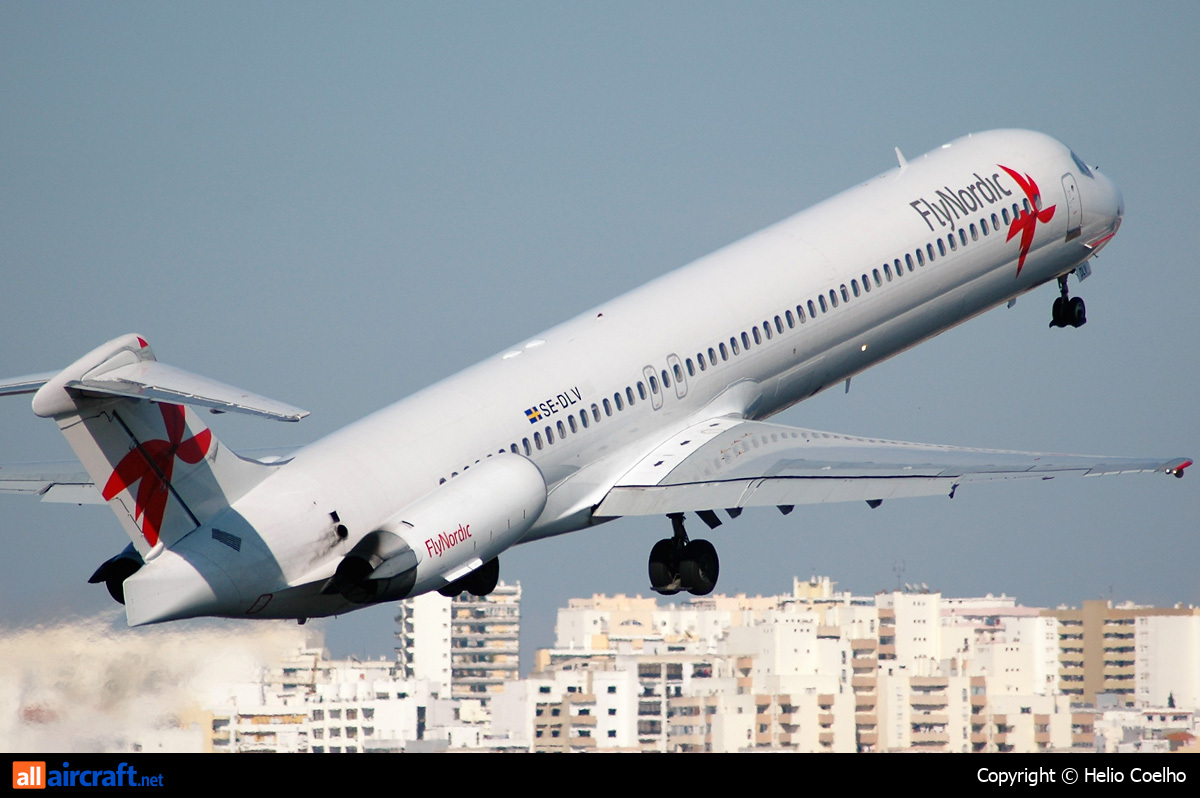 SE-DLV · McDonnell Douglas MD-83 · (FAO / LPFR)