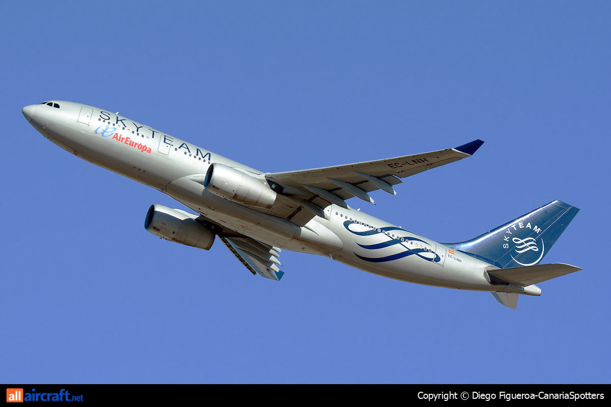 EC-LNH · Airbus A330-243 · (LPA / GCLP)