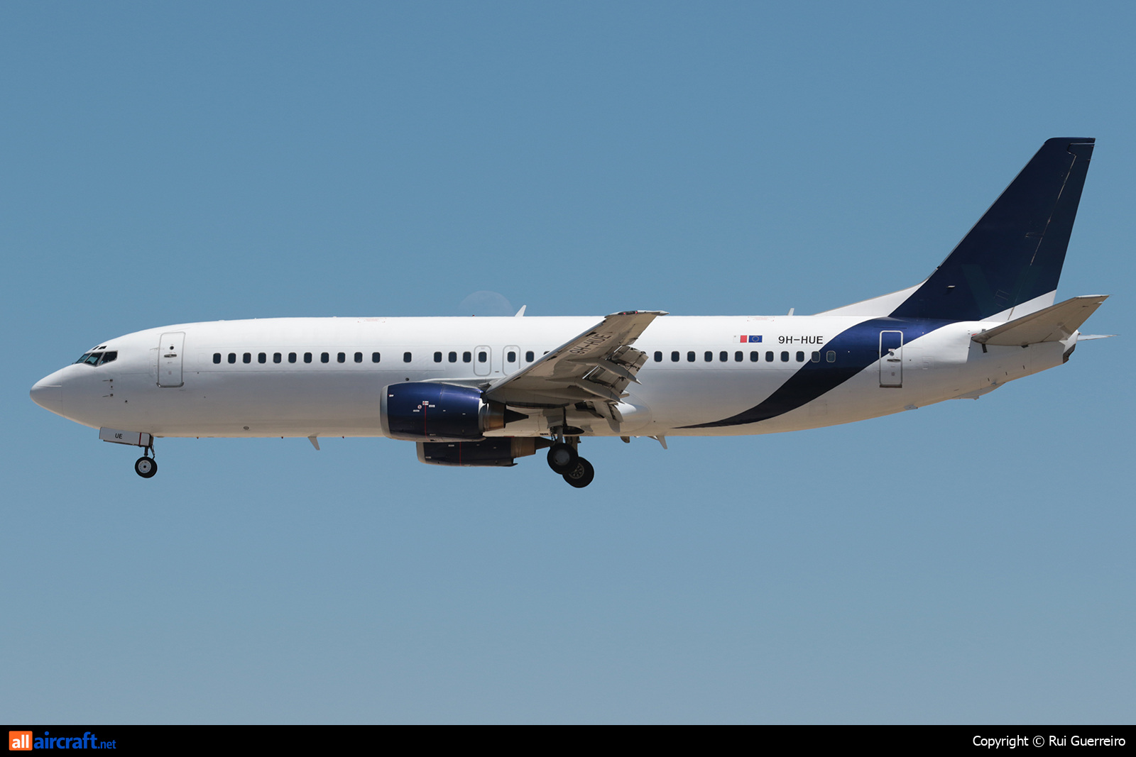 9H-HUE · Boeing 737-430 · (LIS / LPPT)