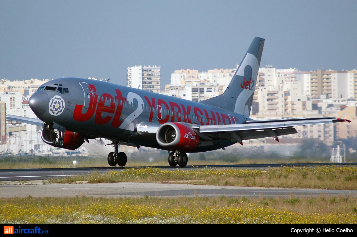 G-CELB · Boeing 737-377 · (FAO / LPFR)