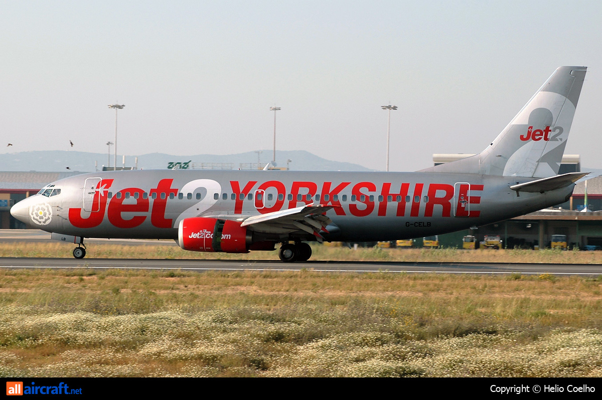 G-CELB · Boeing 737-377 · (FAO / LPFR)