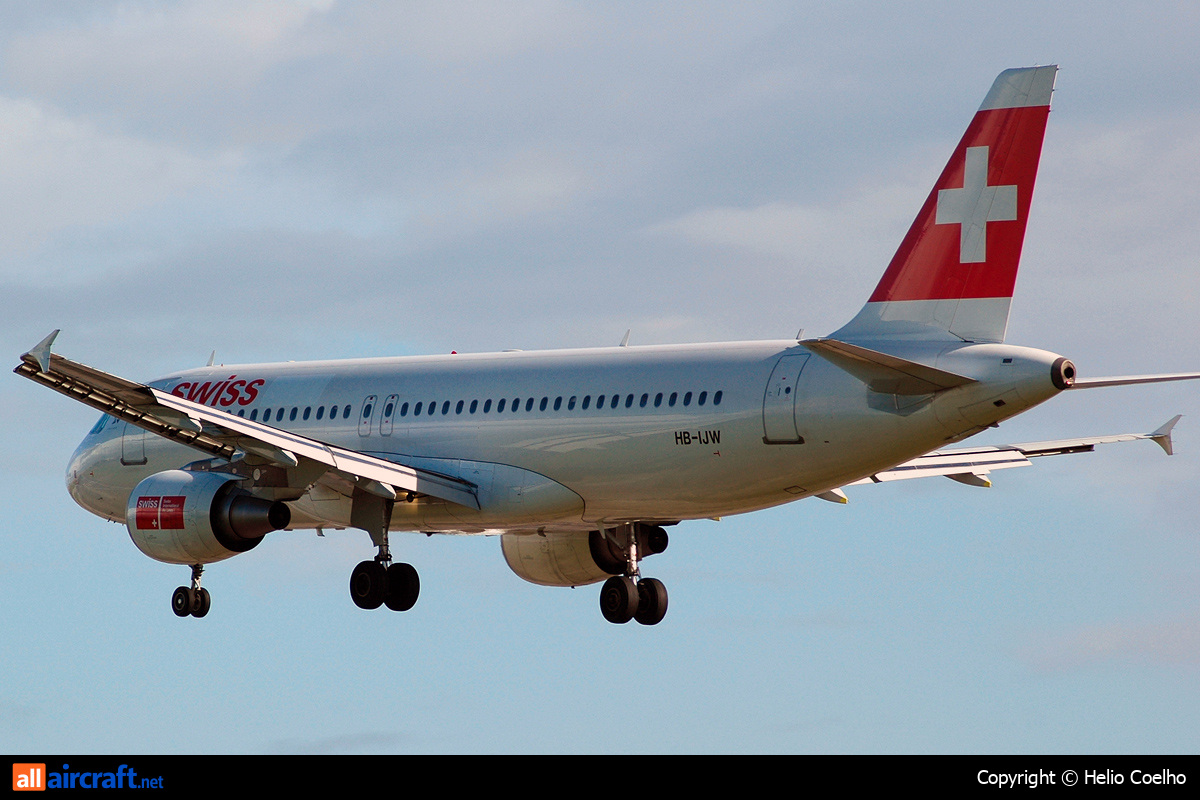 HB-IJW · Airbus A320-214 · (LIS / LPPT)
