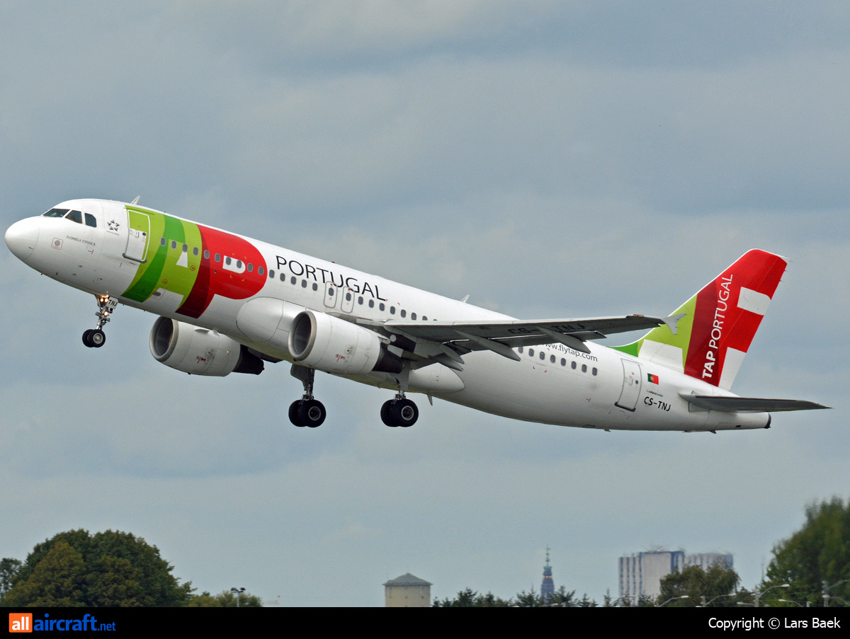 CS-TNJ · Airbus A320-214 · (CPH / EKCH)