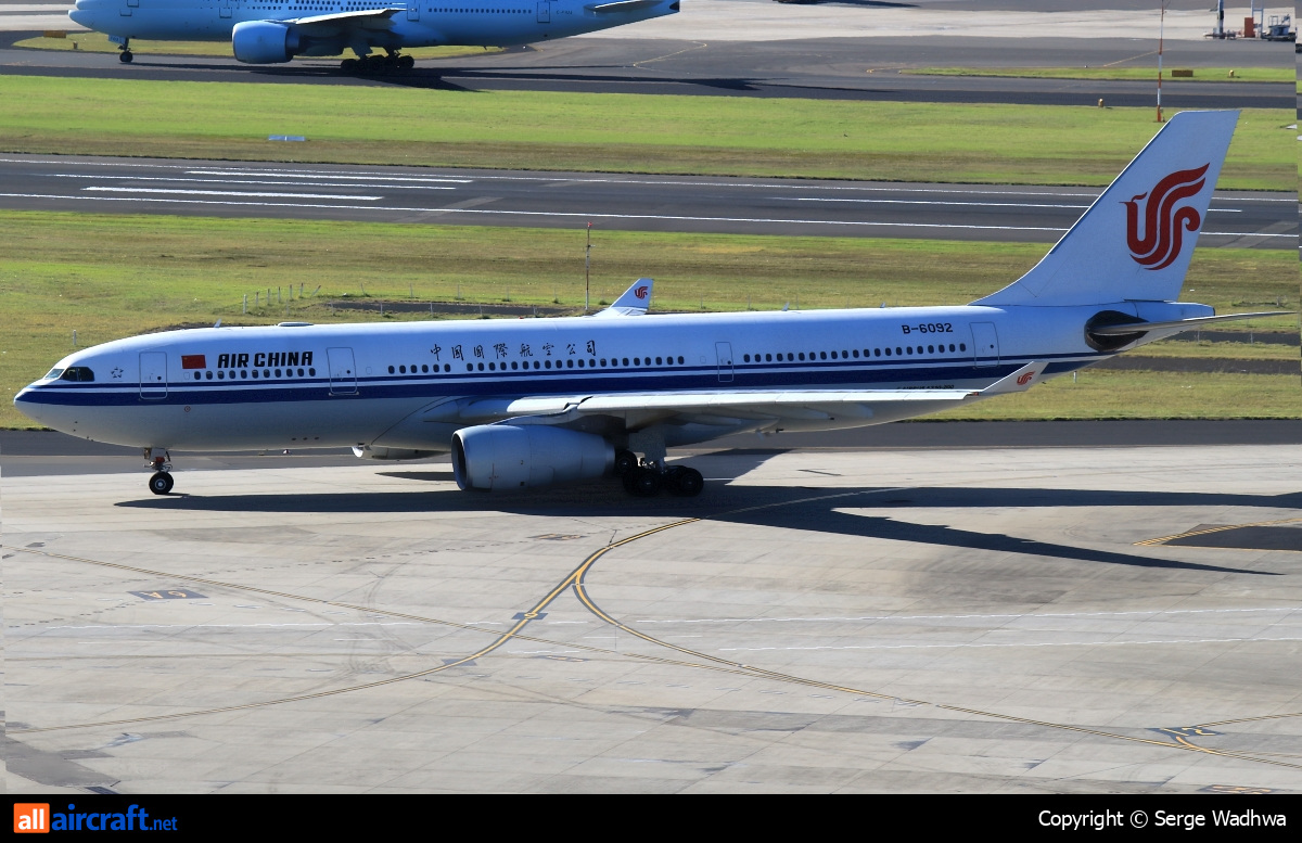 B-6092 · Airbus A330-243 · (SYD / YSSY)