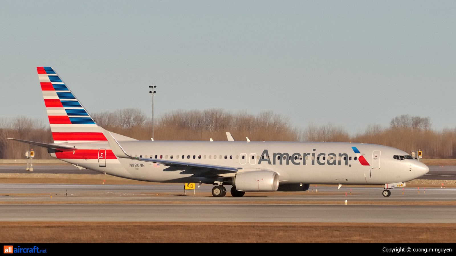 N980NN · Boeing 737-823 · (YUL / CYUL)