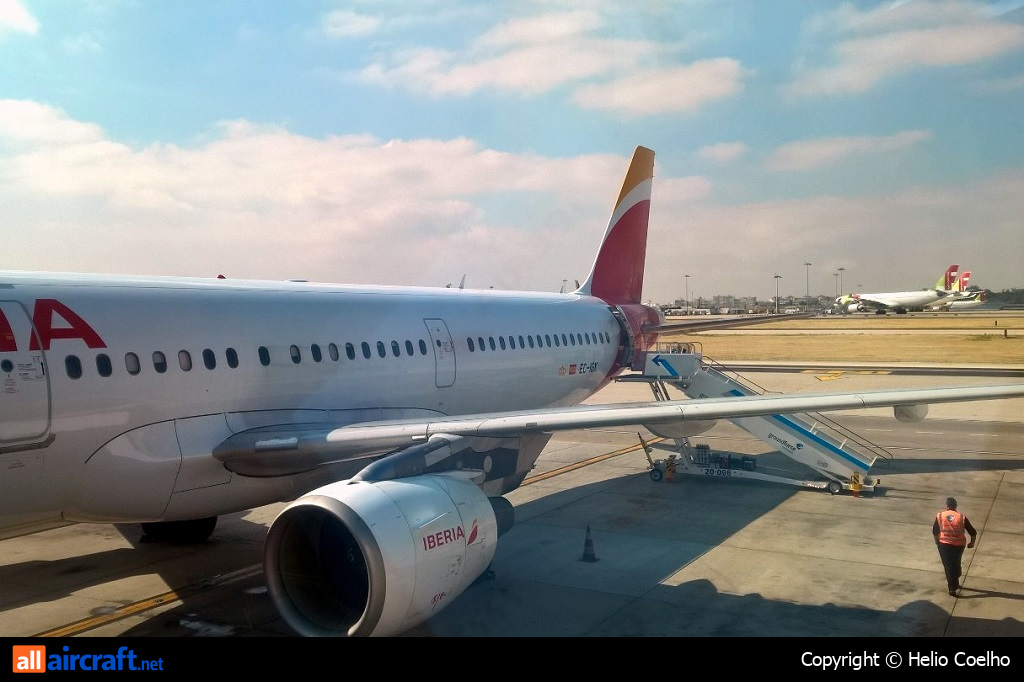 EC-IGK · Airbus A321-211 · (LIS / LPPT)