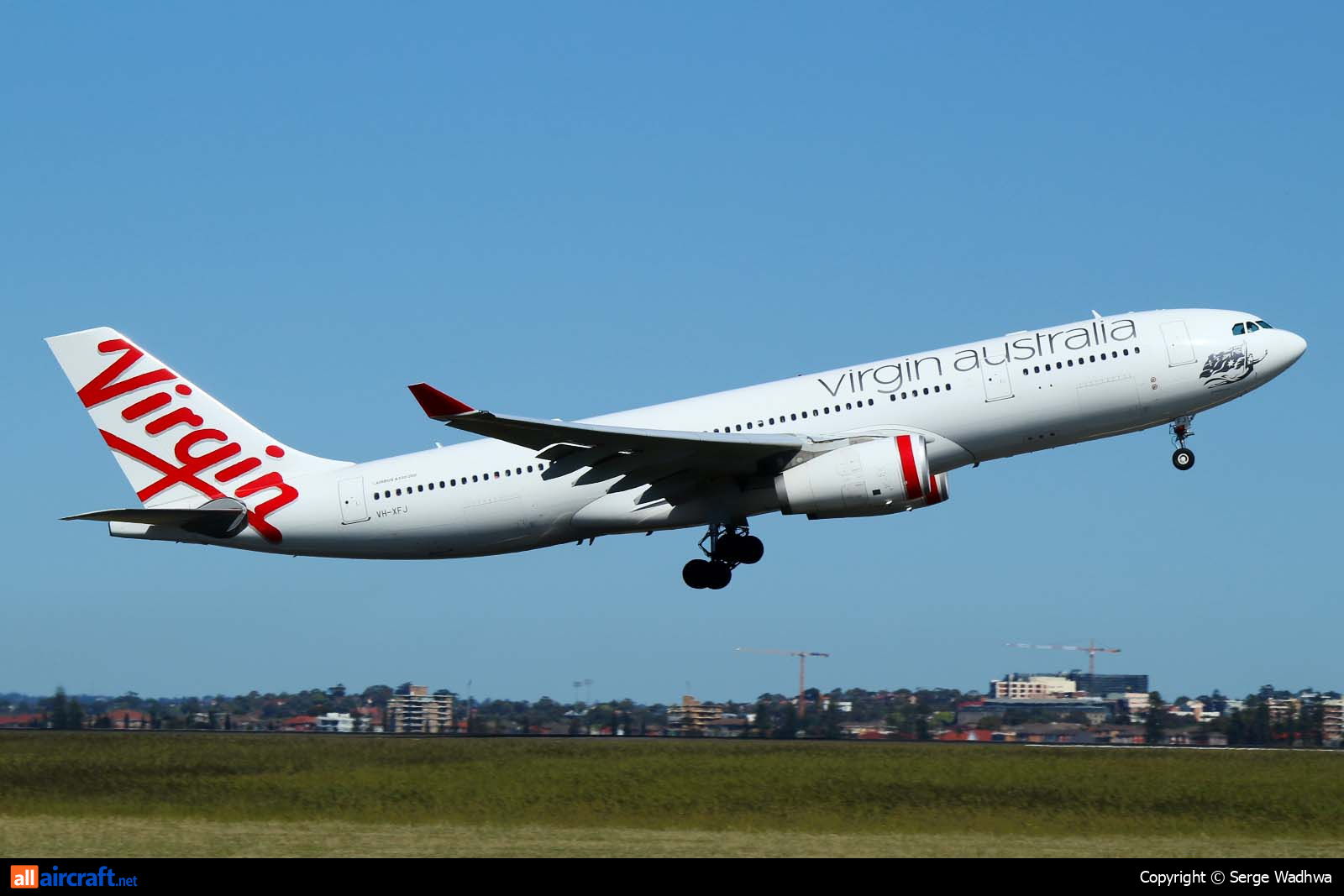 VH-XFJ · Airbus A330-243 · (SYD / YSSY)
