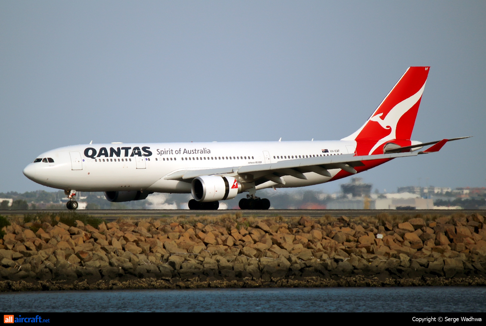 VH-EBF · Airbus A330-202 · (SYD / YSSY)