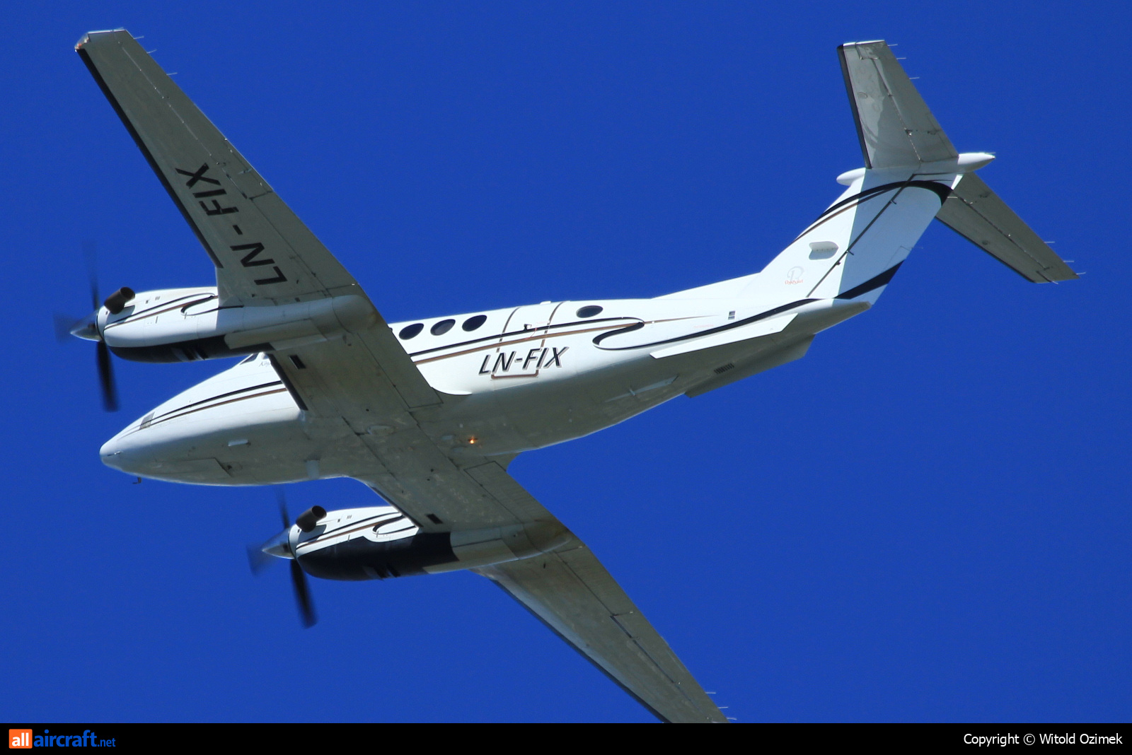 LN-FIX · Raytheon B200 King Air · (SVG / ENZV)