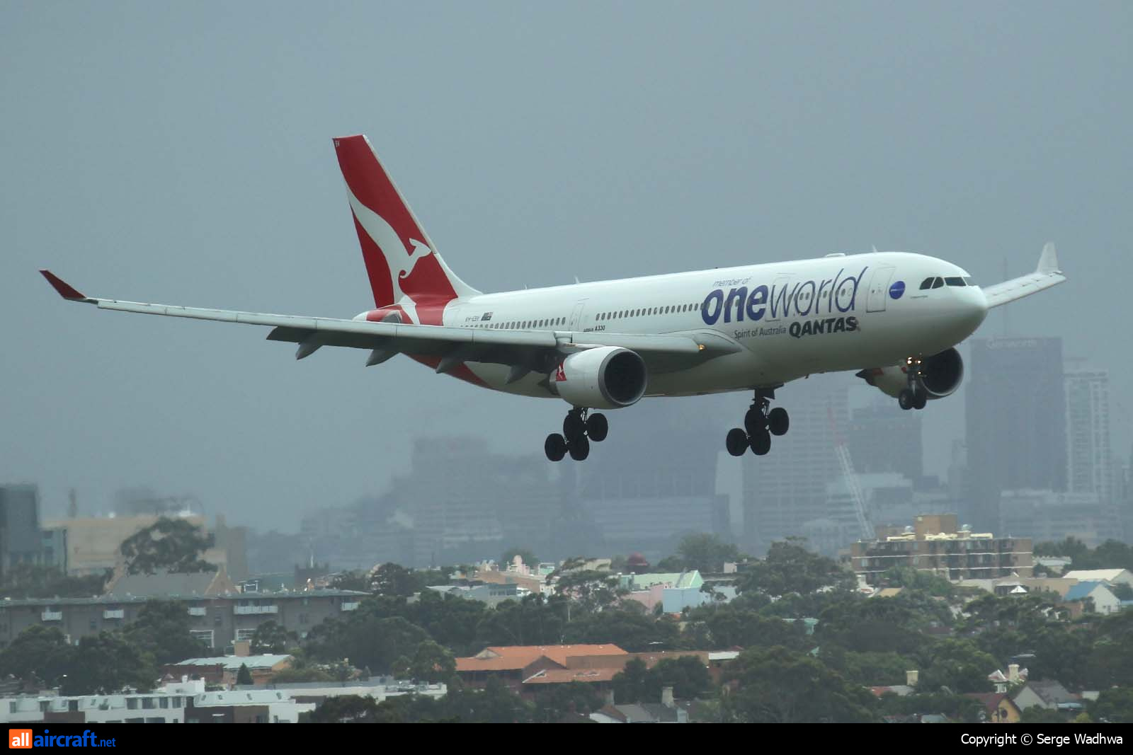 VH-EBV · Airbus A330-203 · (SYD / YSSY)