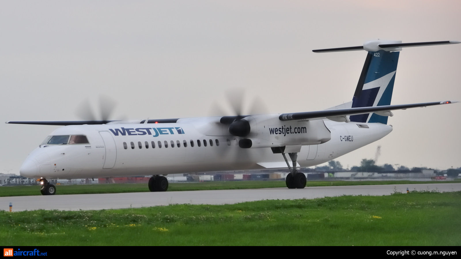 C-GWEU · Bombardier Dash 8-Q402 · (YUL / CYUL)