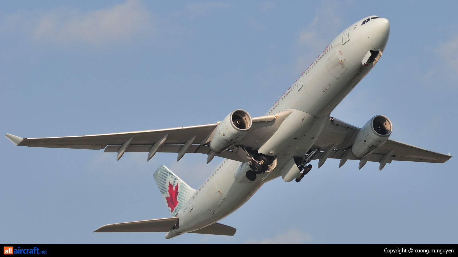 C-GHKW · Airbus A330-343 · (YUL / CYUL)