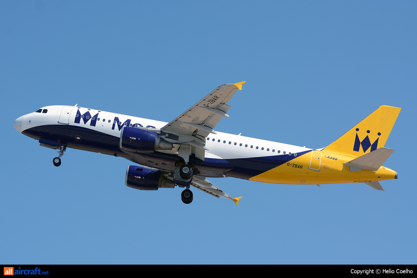 G-ZBAR · Airbus A320-214 · (FAO / LPFR)