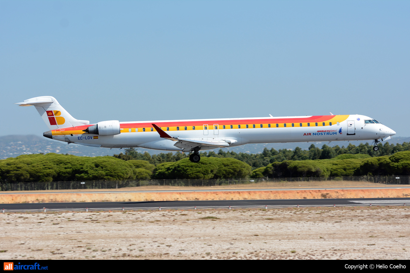 EC-LOV · Bombardier CRJ-1000 · (FAO / LPFR)