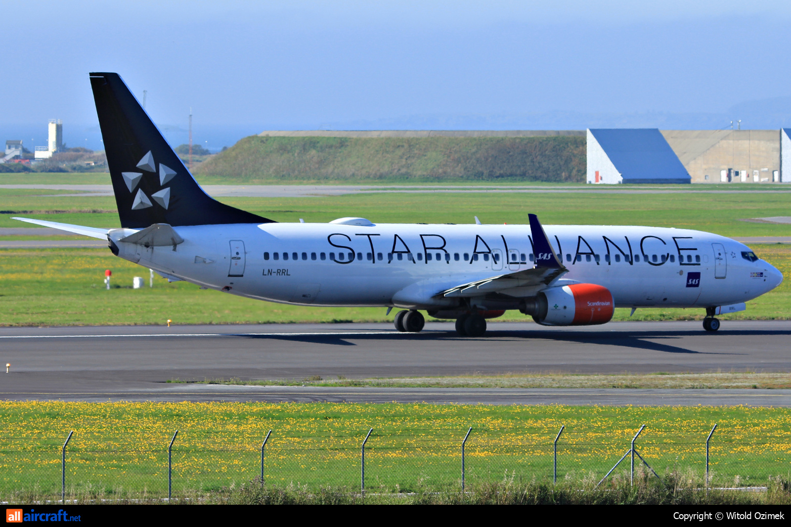 LN-RRL · Boeing 737-883(WL) · (SVG / ENZV)
