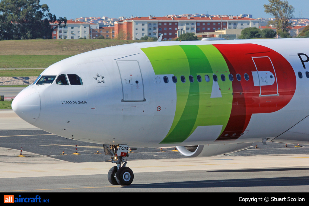 CS-TOM · Airbus A330-202 · (LIS / LPPT)