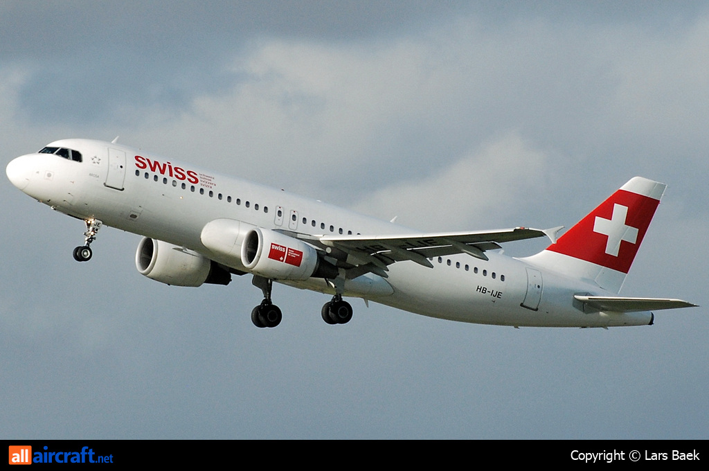 HB-IJE · Airbus A320-214 · (CPH / EKCH)