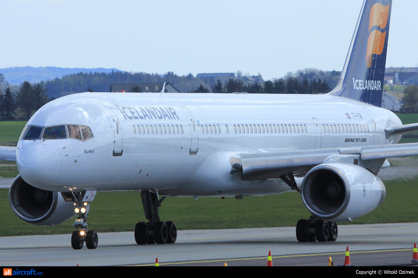 TF-FIW · Boeing 757-27B · (SVG / ENZV)