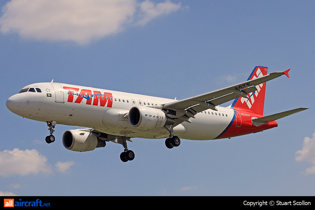 PR-MYE · Airbus A320-214 · (AEP / SABE)