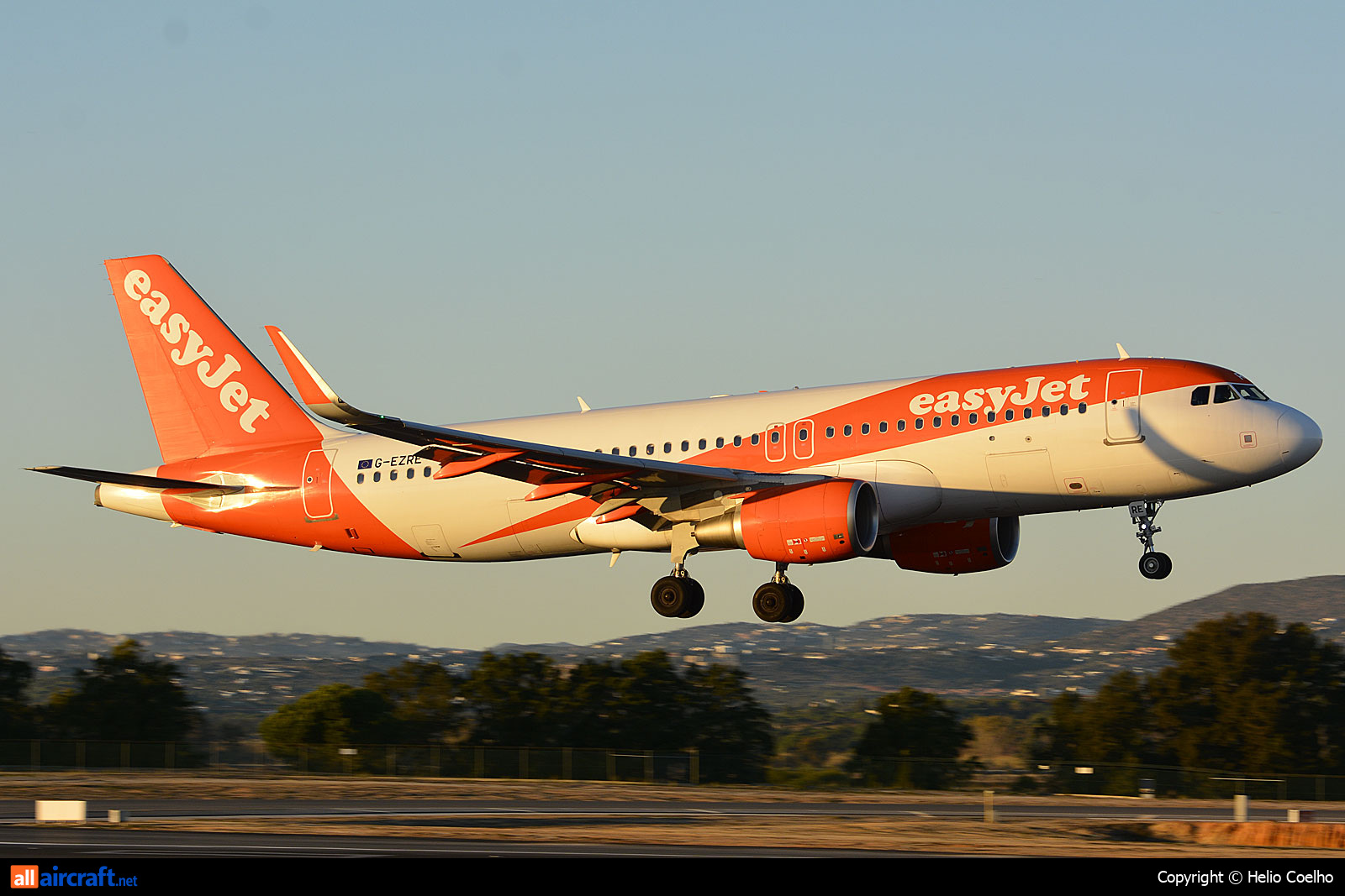 G-EZRE · Airbus A320-214(WL) · (FAO / LPFR)
